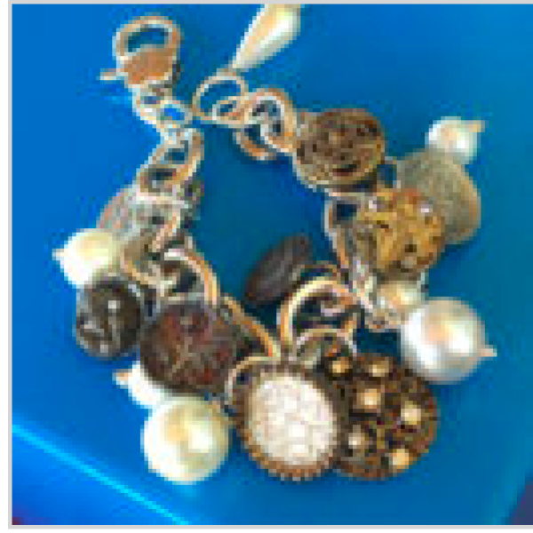 Robins Vintage Buttons Bracelet