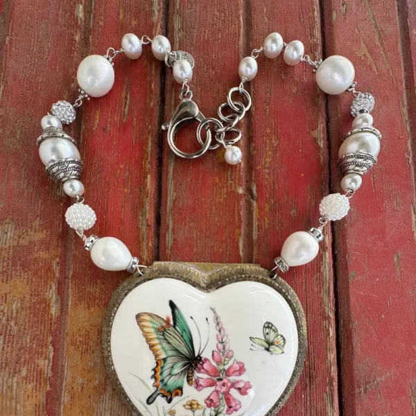 handposted beads & a jewelry box lid